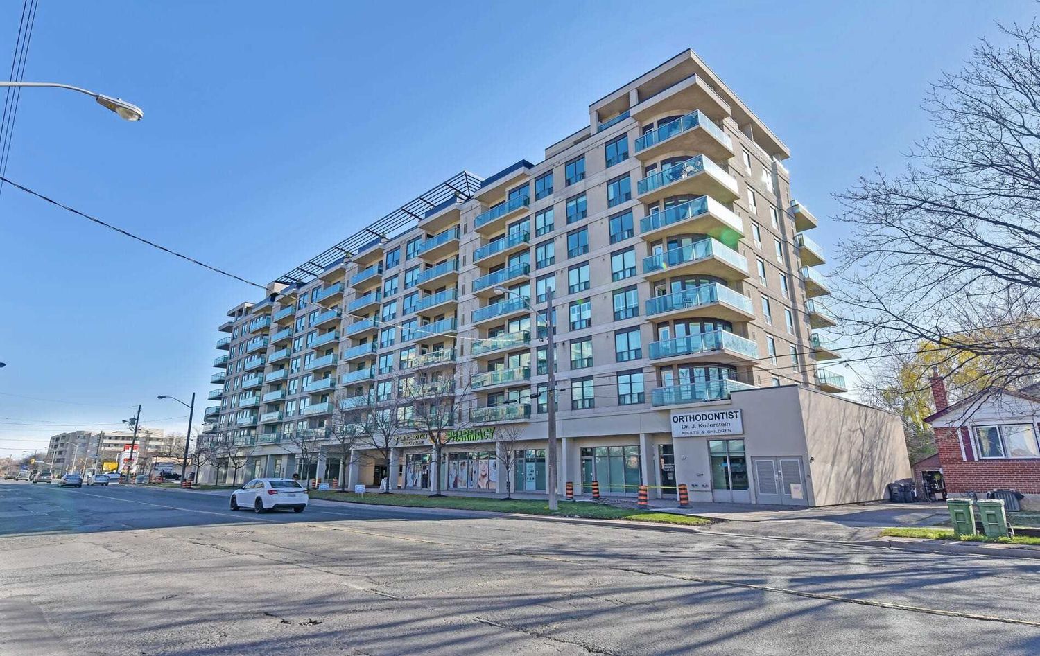 935 Sheppard Avenue W. The Town Plaza Condos is located in  North York, Toronto - image #1 of 3