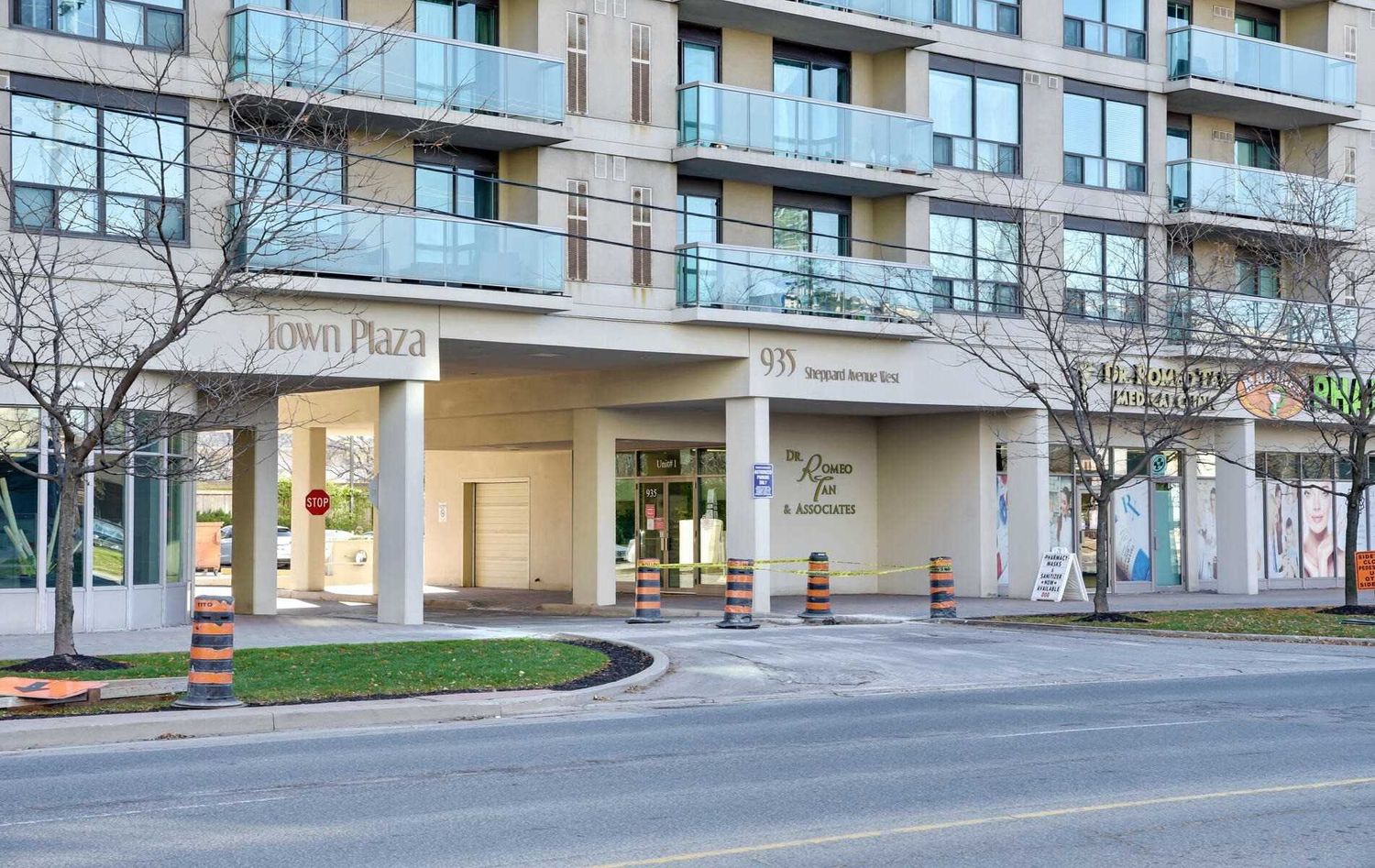 935 Sheppard Avenue W. The Town Plaza Condos is located in  North York, Toronto - image #2 of 3