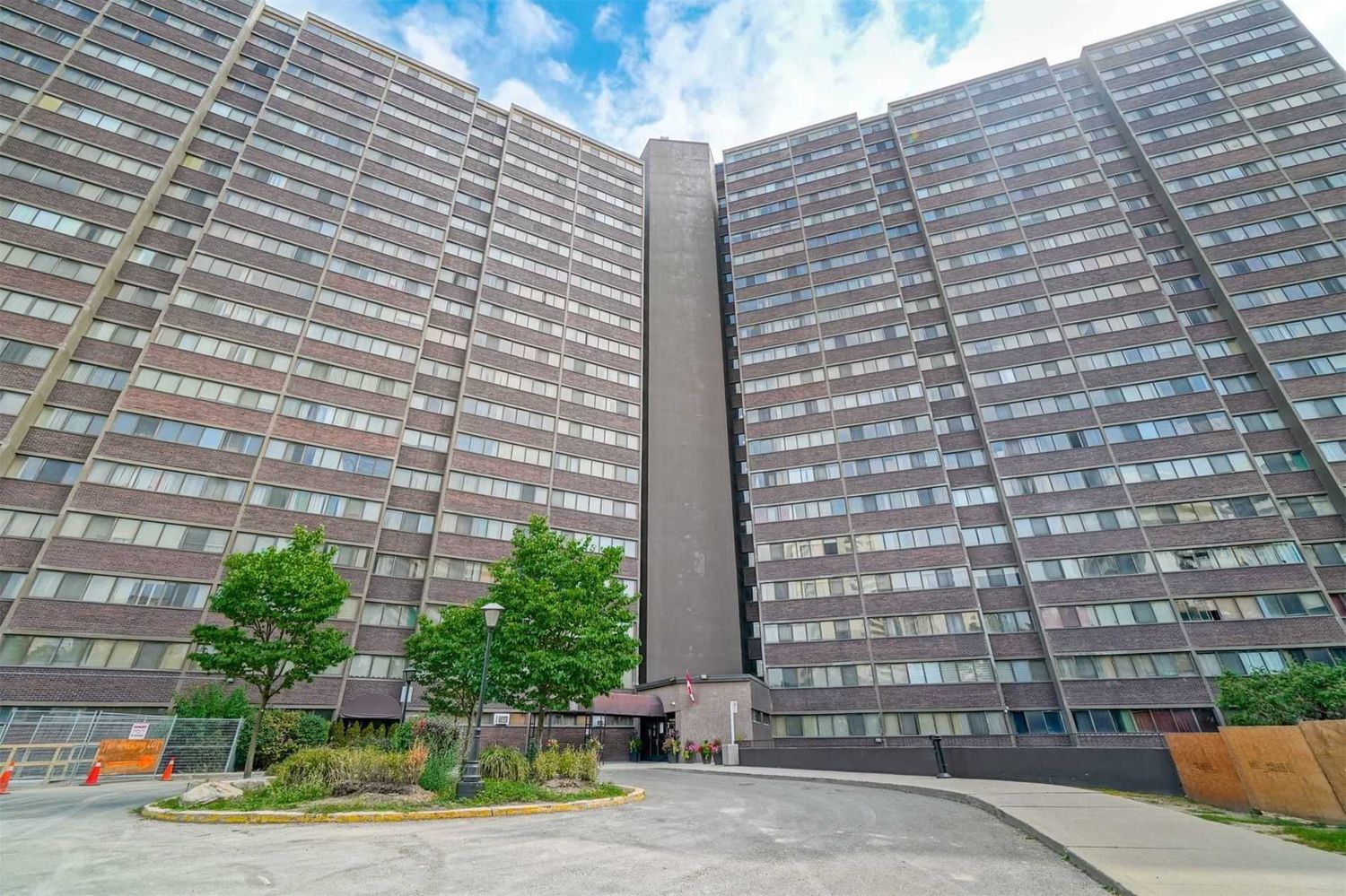 11 Wincott Drive. Tiffany Place Condos is located in  Etobicoke, Toronto - image #2 of 2