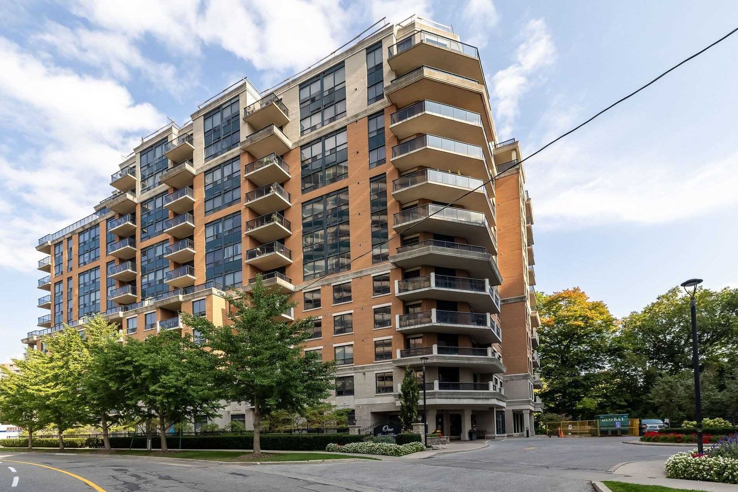 1 Lomond Drive. Town & Country I Condos is located in  Etobicoke, Toronto - image #1 of 3