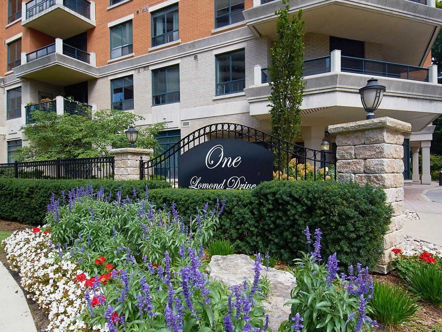 1 Lomond Drive. Town & Country I Condos is located in  Etobicoke, Toronto - image #2 of 3