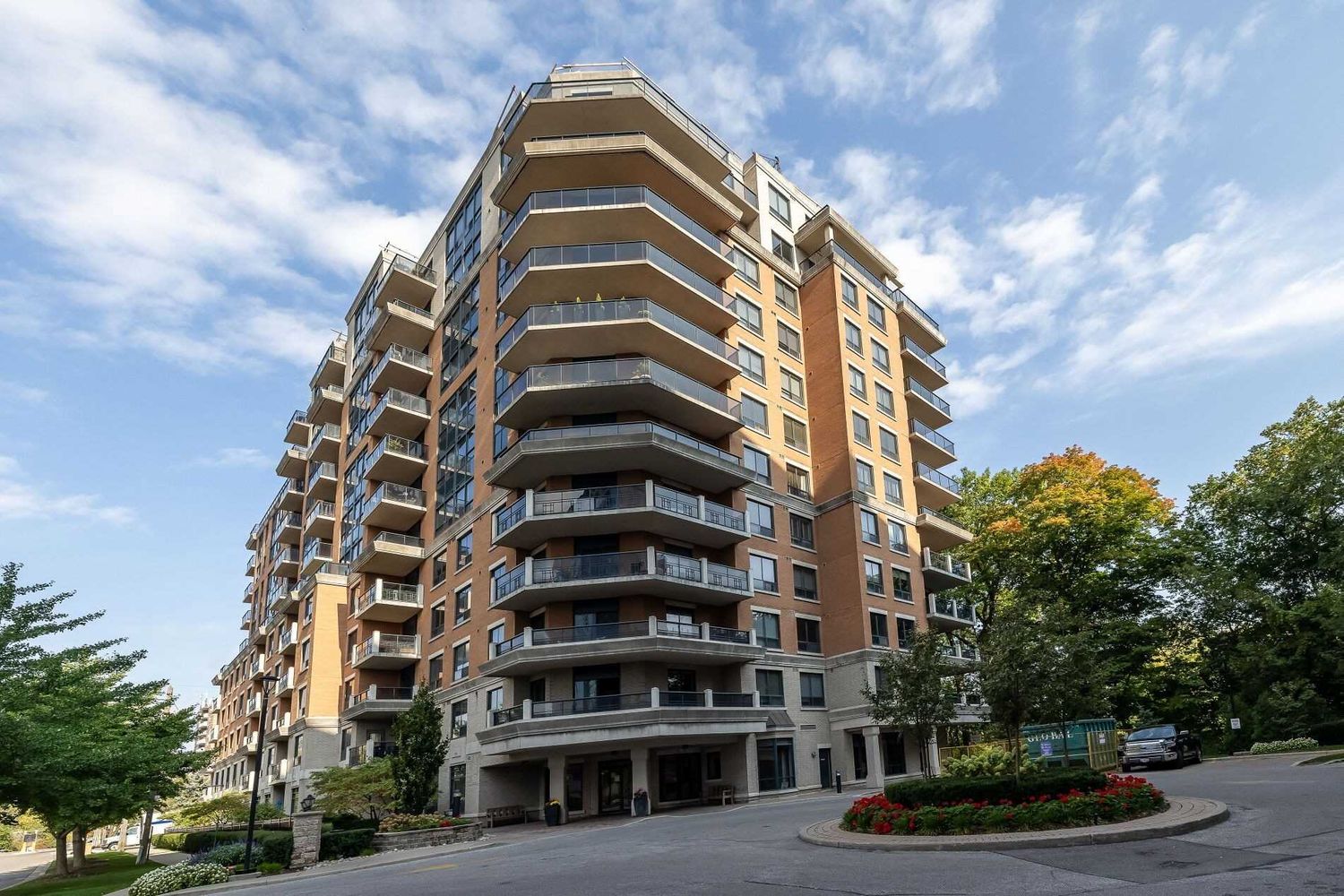 1 Lomond Drive. Town & Country I Condos is located in  Etobicoke, Toronto - image #3 of 3