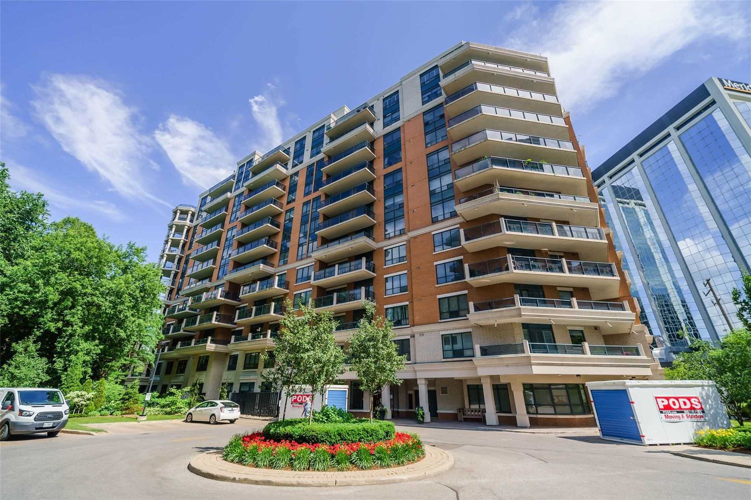 2 Aberfoyle Crescent. Town & Country II Condos is located in  Etobicoke, Toronto - image #1 of 3