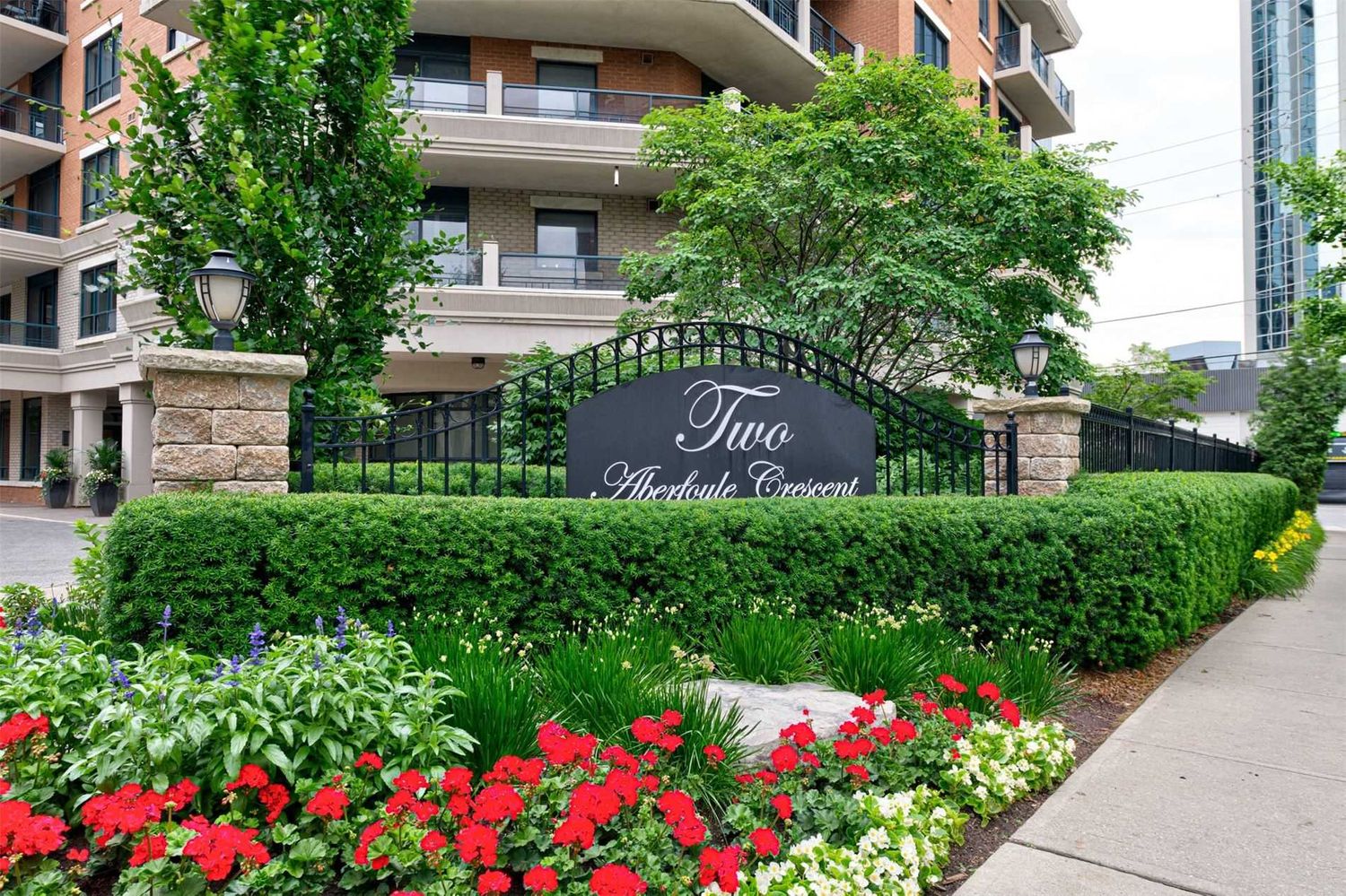 2 Aberfoyle Crescent. Town & Country II Condos is located in  Etobicoke, Toronto - image #3 of 3