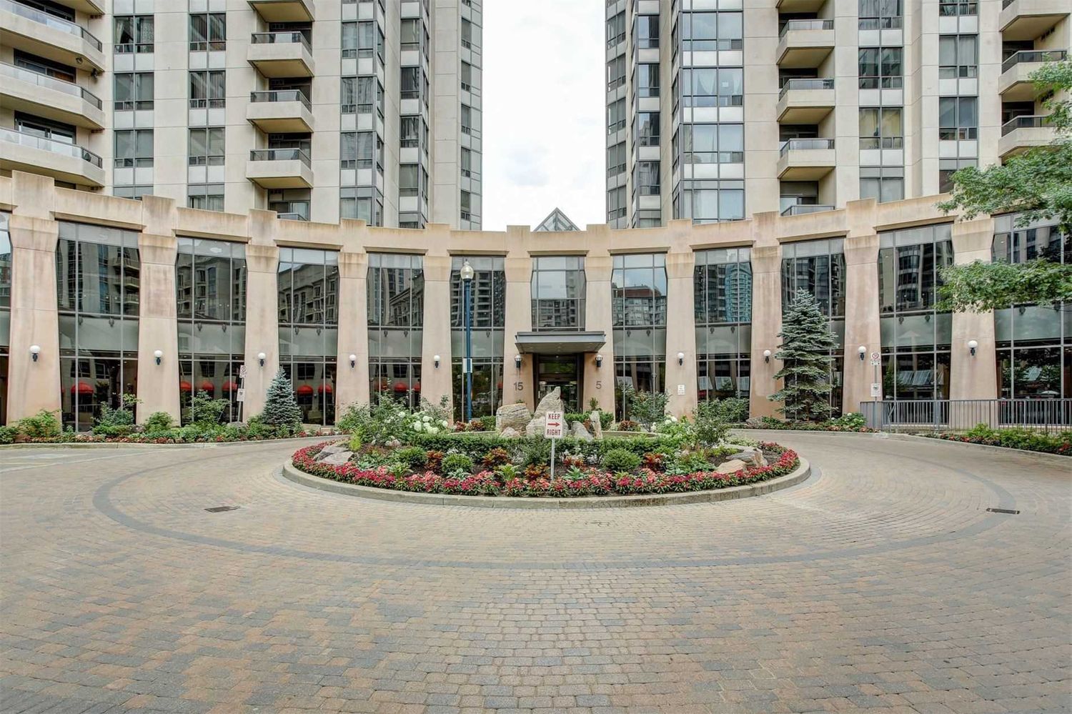 5 Northtown Way. Triomphe Condos is located in  North York, Toronto - image #2 of 3