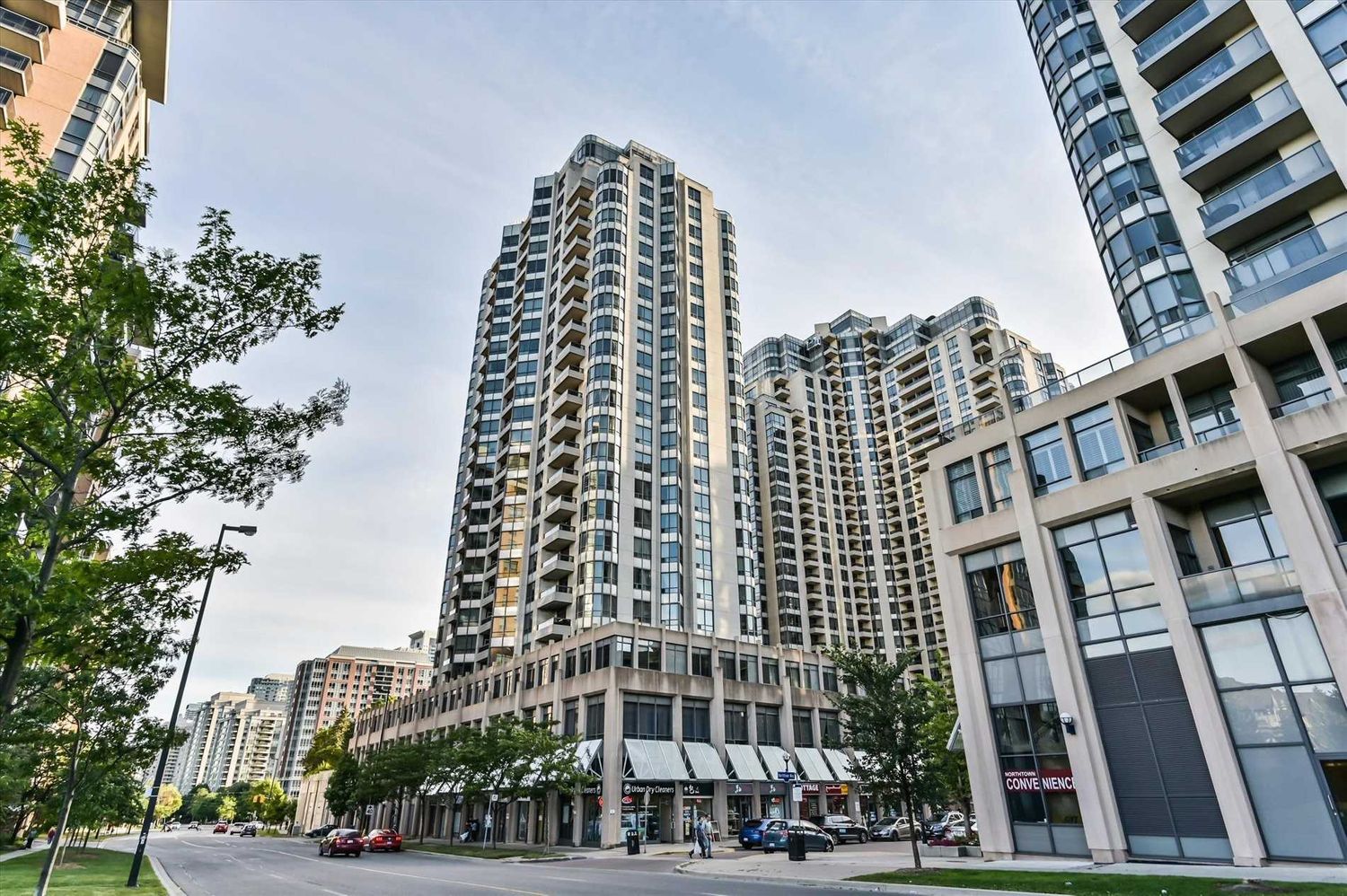 15 Northtown Way. Triomphe-East Tower Condos is located in  North York, Toronto - image #1 of 2