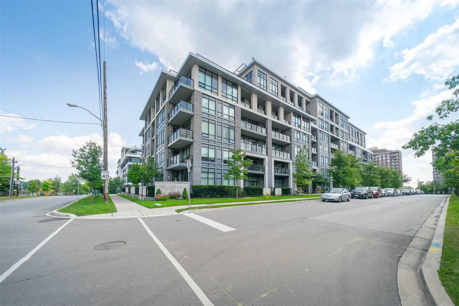 21 Clairtrell Road. Twenty One Clairtrell Condos is located in  North York, Toronto - image #1 of 3