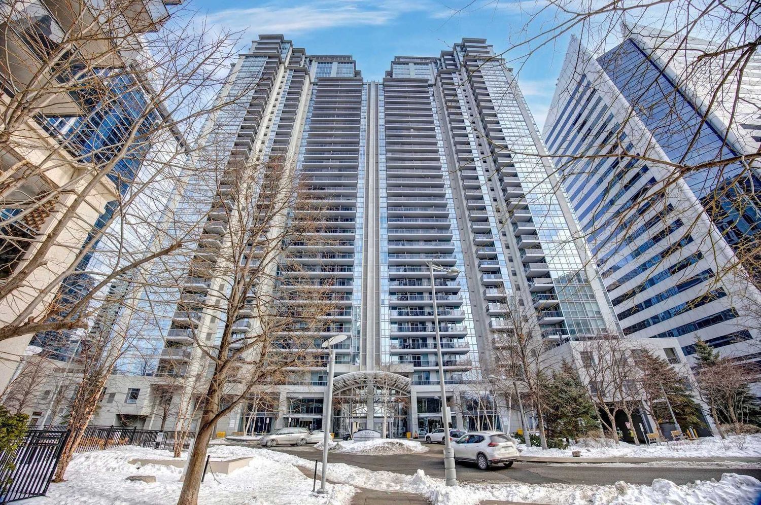 4968 Yonge Street. Ultima At Broadway Condos is located in  North York, Toronto - image #1 of 2