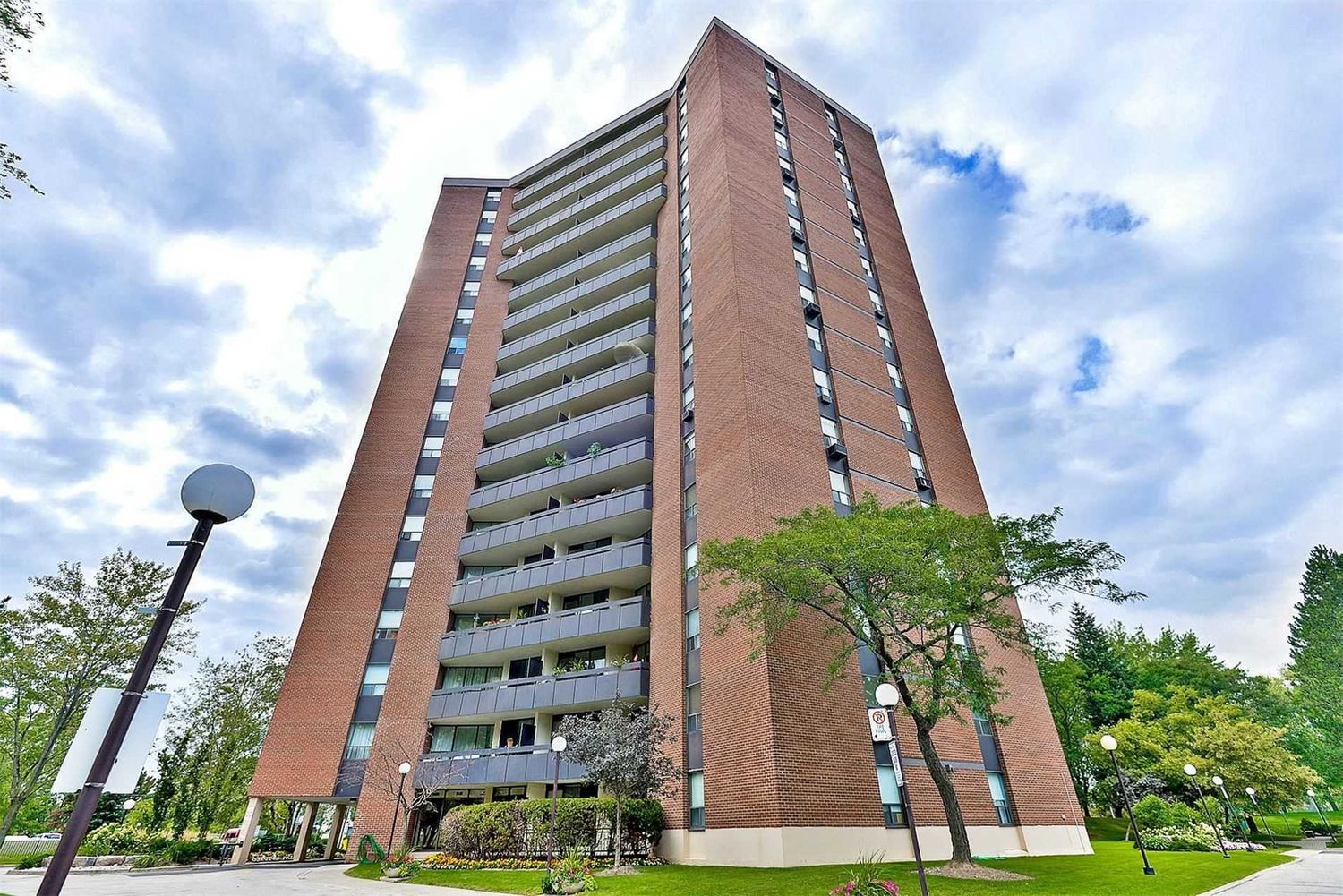 335 Mill Road. Valencia Towers Condos is located in  Etobicoke, Toronto - image #1 of 2