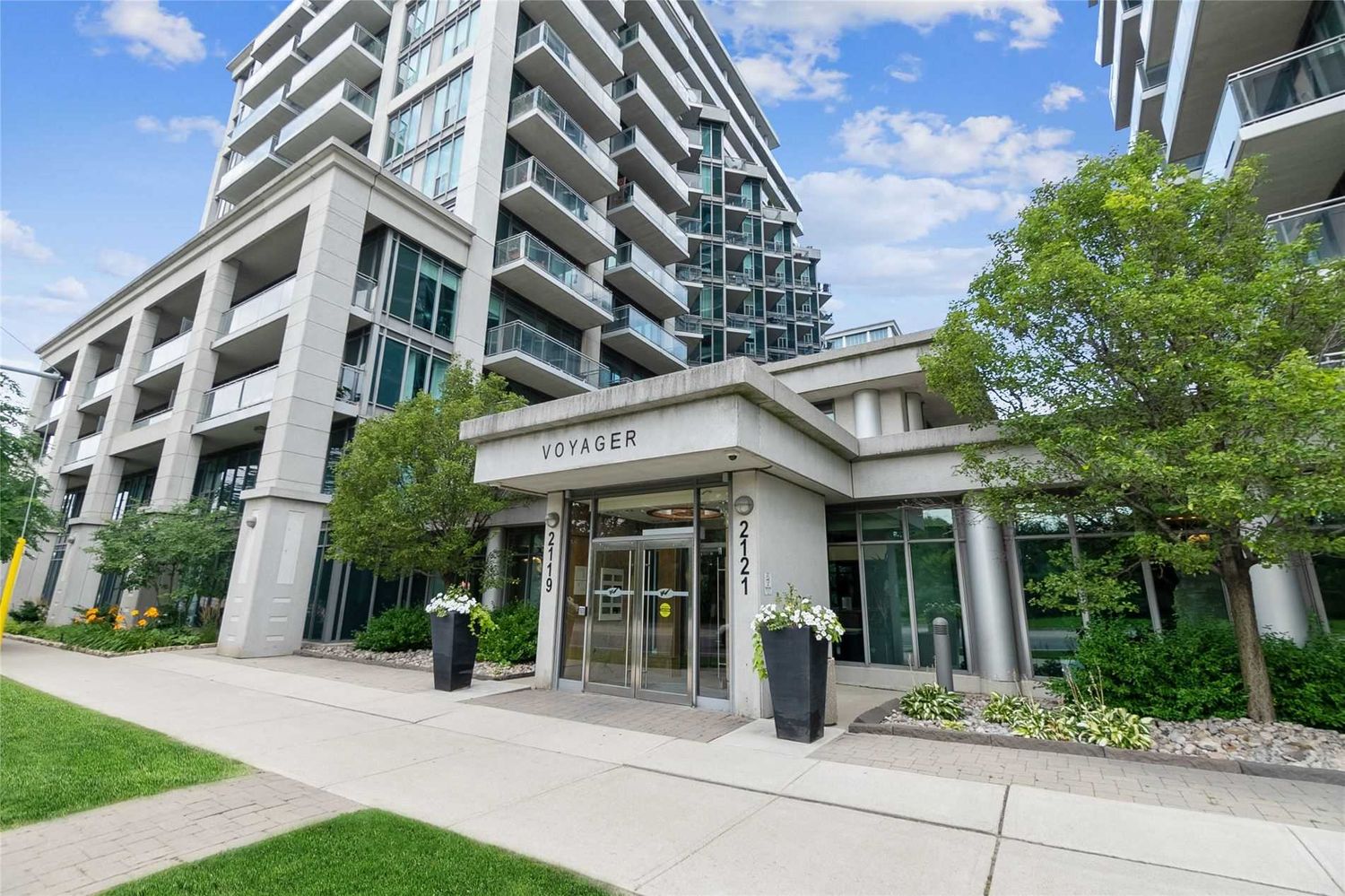 2121 Lake Shore Blvd W. This condo at Voyager I at Waterview Condos is located in  Etobicoke, Toronto - image #2 of 2 by Strata.ca