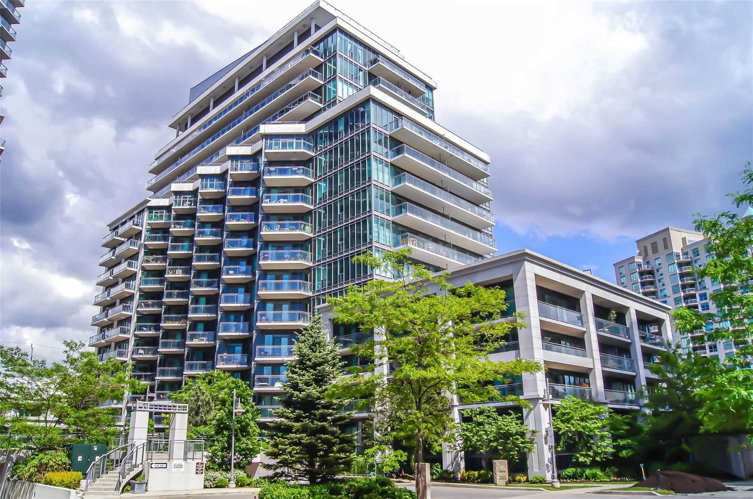 2119 Lake Shore Boulevard W. Voyager II at Waterview Condos is located in  Etobicoke, Toronto - image #1 of 2