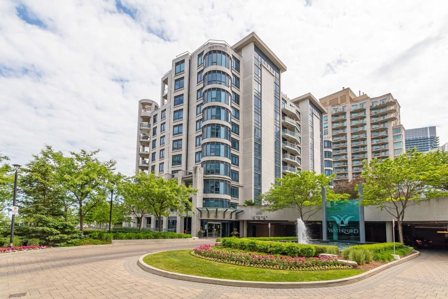 2083-2095 Lake Shore Boulevard W. Waterford Towers Condos is located in  Etobicoke, Toronto - image #2 of 2