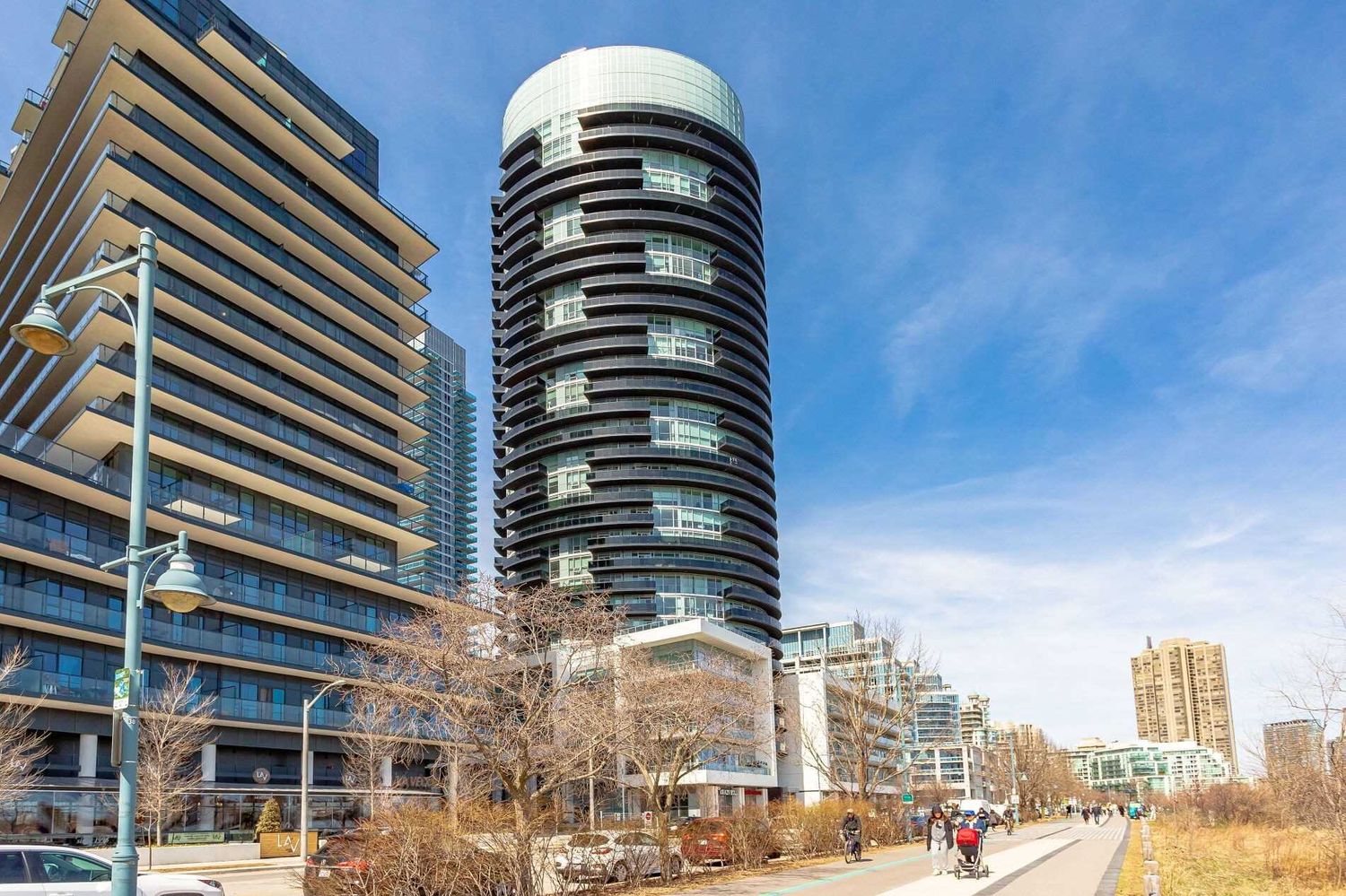 80 Marine Parade Drive. Waterscapes Condos is located in  Etobicoke, Toronto - image #1 of 2