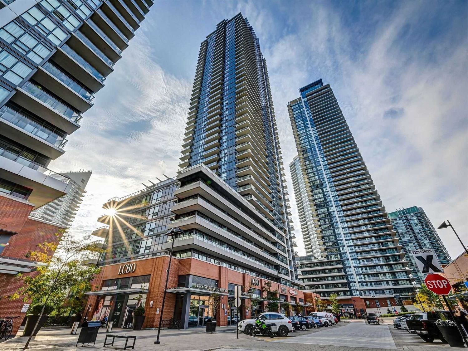 2220 Lake Shore Boulevard W. Westlake Phase I Condos is located in  Etobicoke, Toronto - image #1 of 3