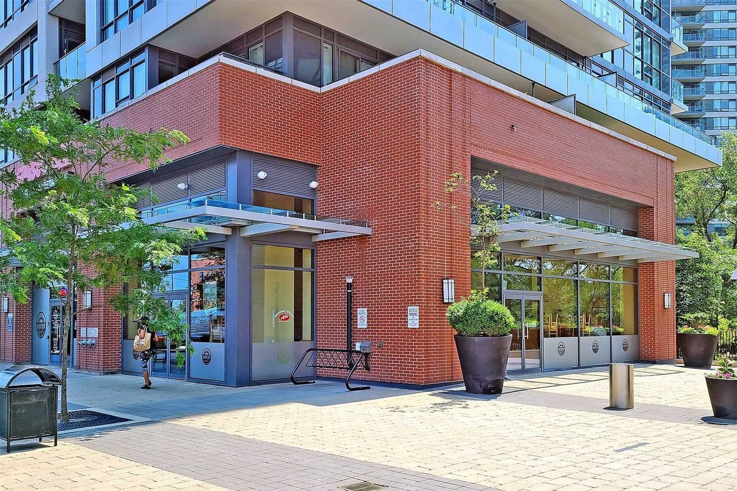 2212 Lake Shore Boulevard W. Westlake Phase III Condos is located in  Etobicoke, Toronto - image #3 of 3