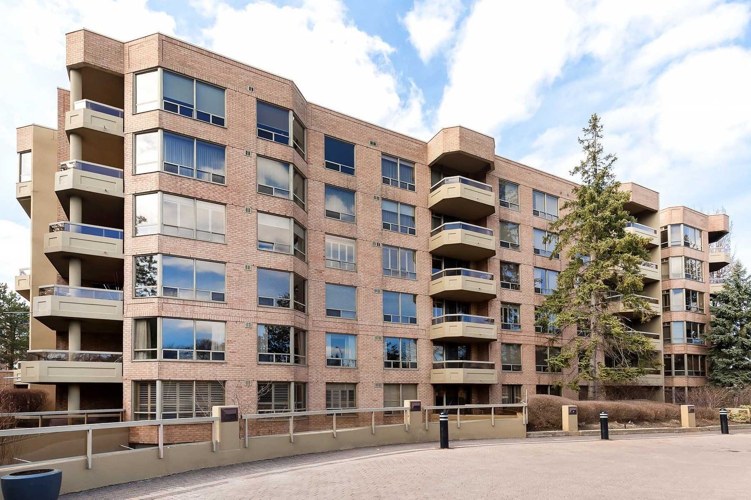 1210 Don Mills Road. Windfield Terrace Condos is located in  North York, Toronto - image #1 of 2