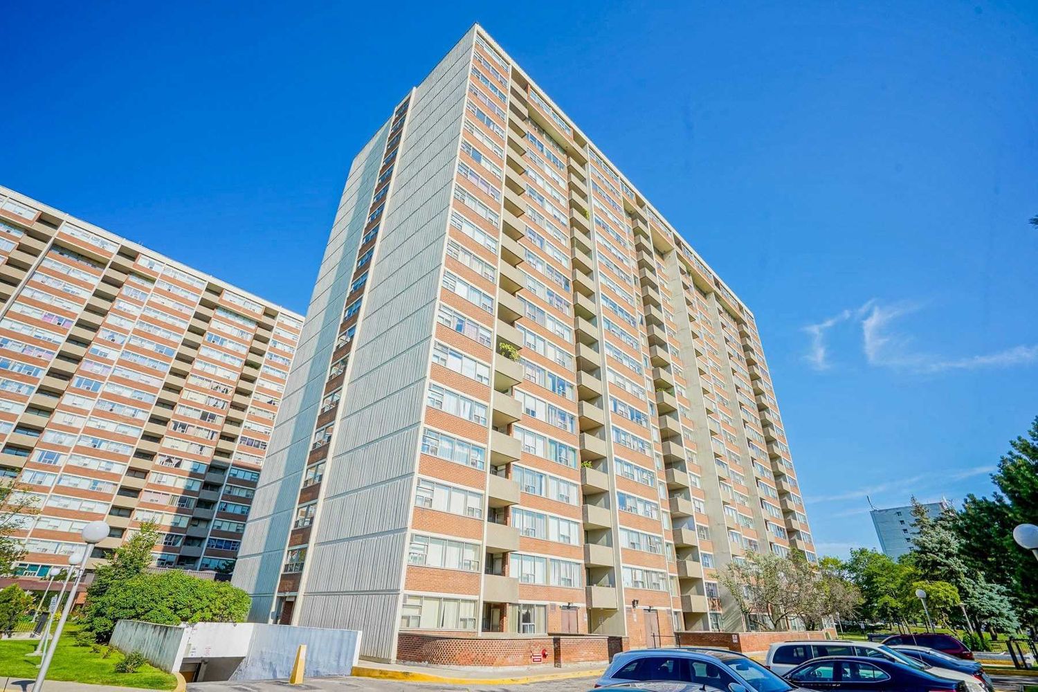 45 Silver Springs Boulevard. Woodlands On The Park Condos is located in  Scarborough, Toronto - image #1 of 2