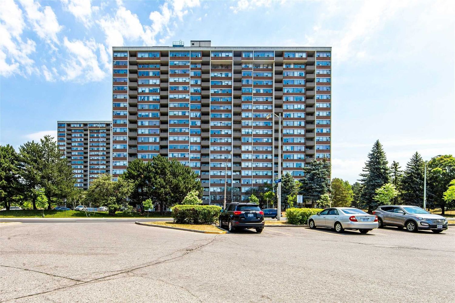 45 Silver Springs Boulevard. Woodlands On The Park Condos is located in  Scarborough, Toronto - image #2 of 2