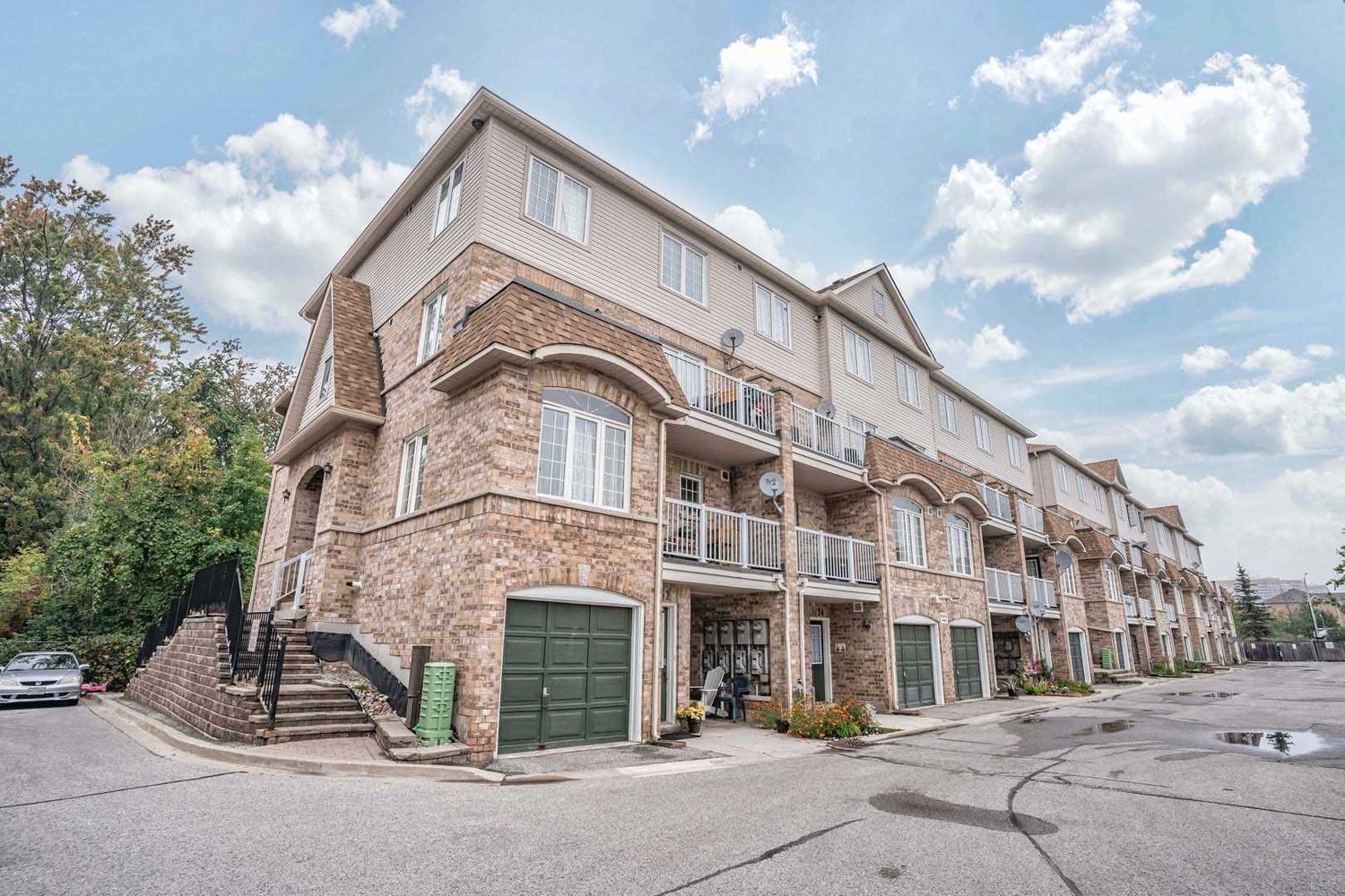 200 Mclevin Avenue. Woodside Terrace Townhomes is located in  Scarborough, Toronto - image #2 of 2