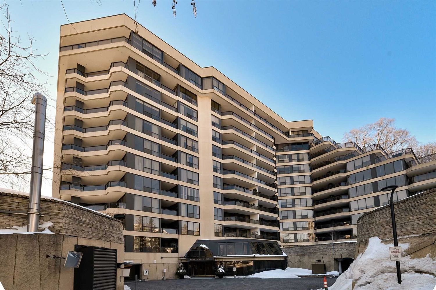 3900 Yonge Street. York Mills Place Condos is located in  North York, Toronto - image #1 of 2