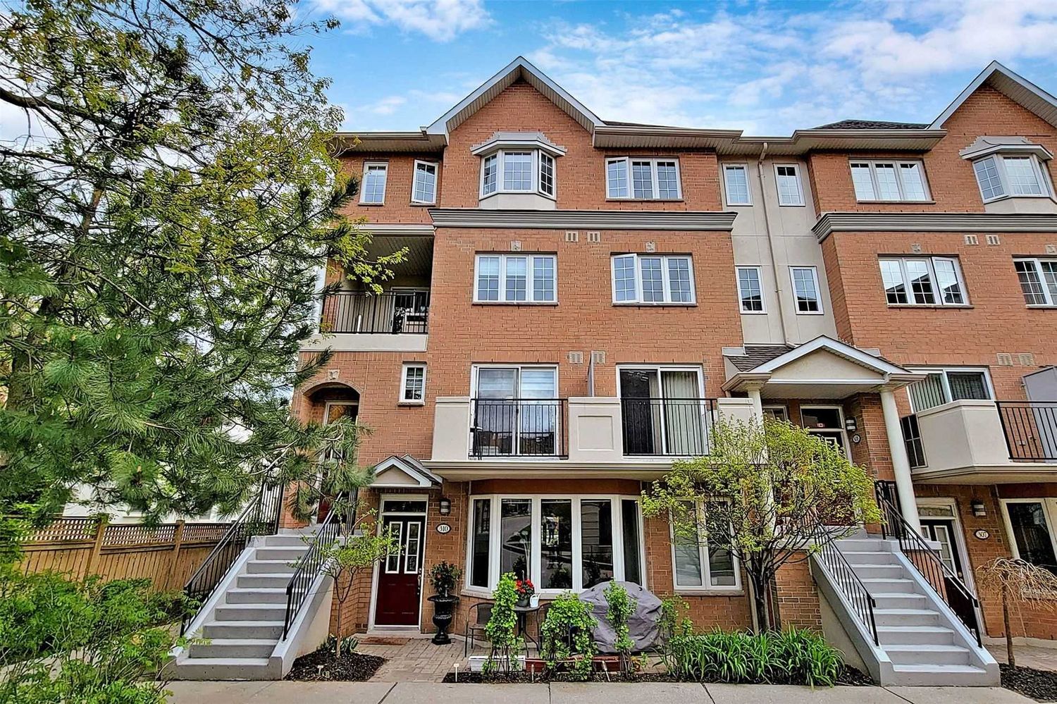100-825 Grandview Way. Northtown Casitas I Townhomes is located in  North York, Toronto - image #2 of 2