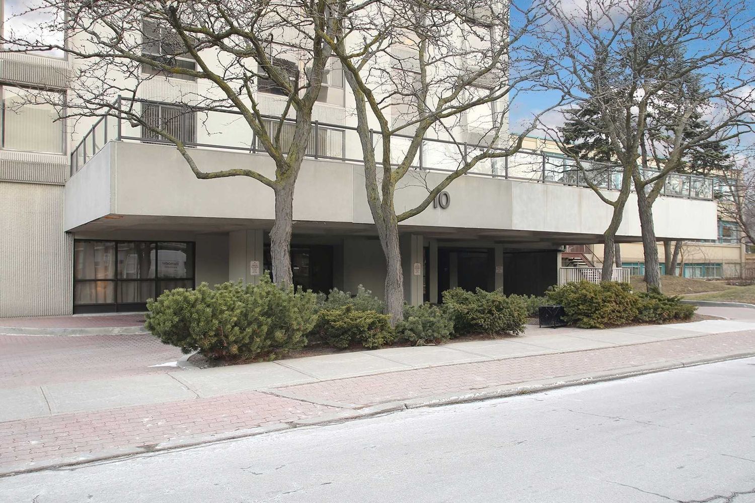 10 Prue Avenue. 10 Prue Avenue Condos is located in  North York, Toronto - image #2 of 2
