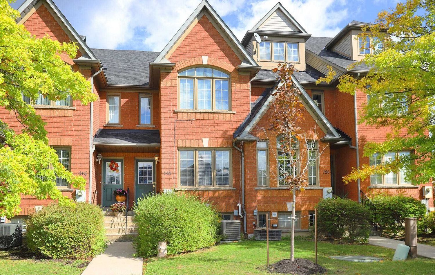 102-220 Rory Road. 102-220 Rory Road Townhomes is located in  North York, Toronto - image #1 of 2