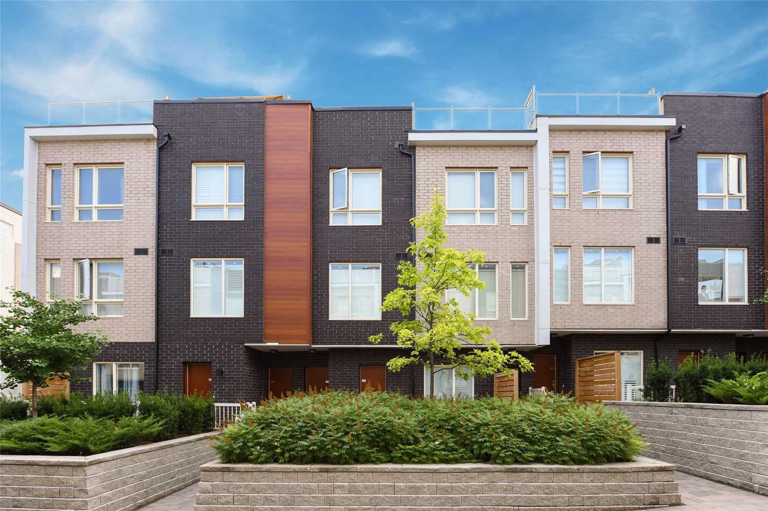 1355-1367 Neilson Road. The Skylofts Townhomes is located in  Scarborough, Toronto - image #1 of 2