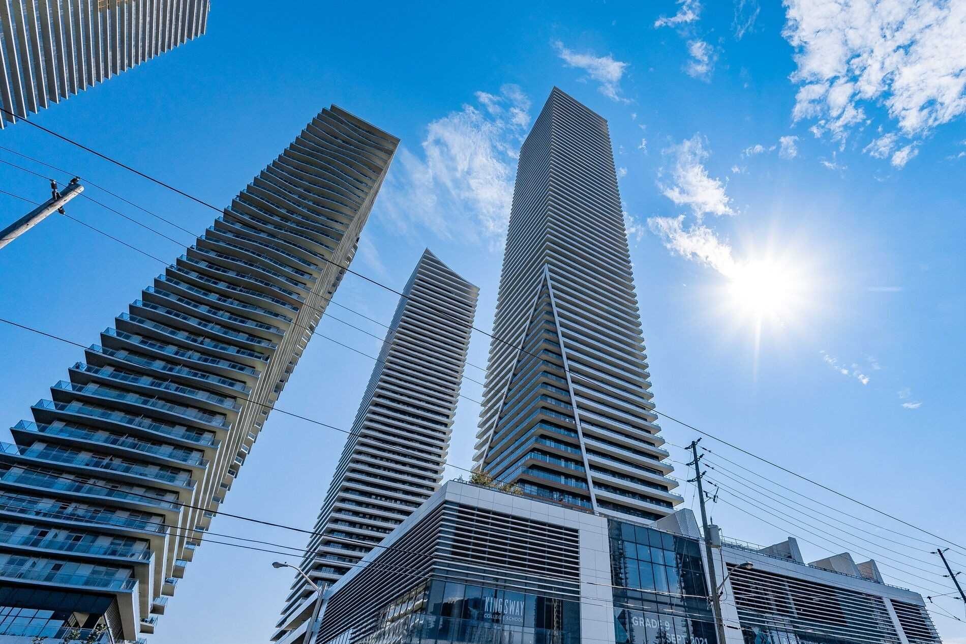 2183 Lake Shore Blvd W. This condo at Sky Tower at Eau Du Soleil Condos is located in  Etobicoke, Toronto - image #2 of 3 by Strata.ca