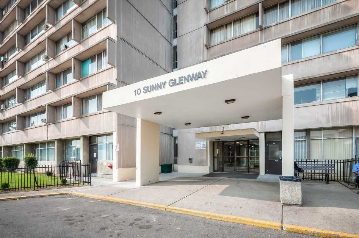 10 Sunny Glen Way. Sunny Glenway Condos is located in  North York, Toronto - image #2 of 2