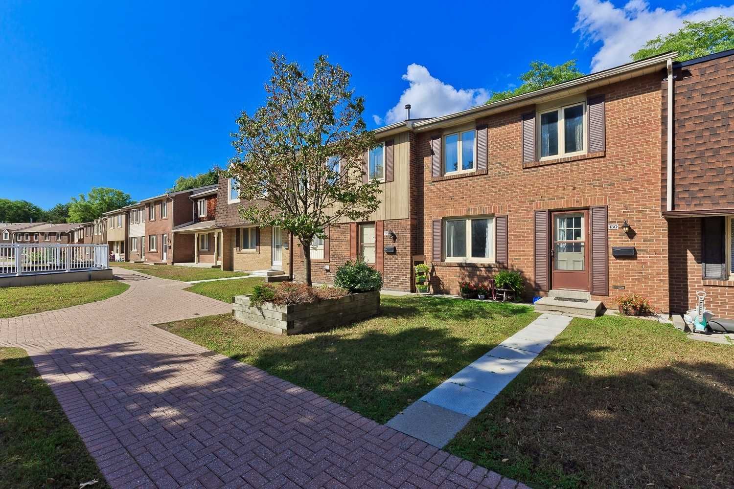 270 Timberbank Boulevard. 270 Timberbank Boulevard Condos is located in  Scarborough, Toronto - image #1 of 2