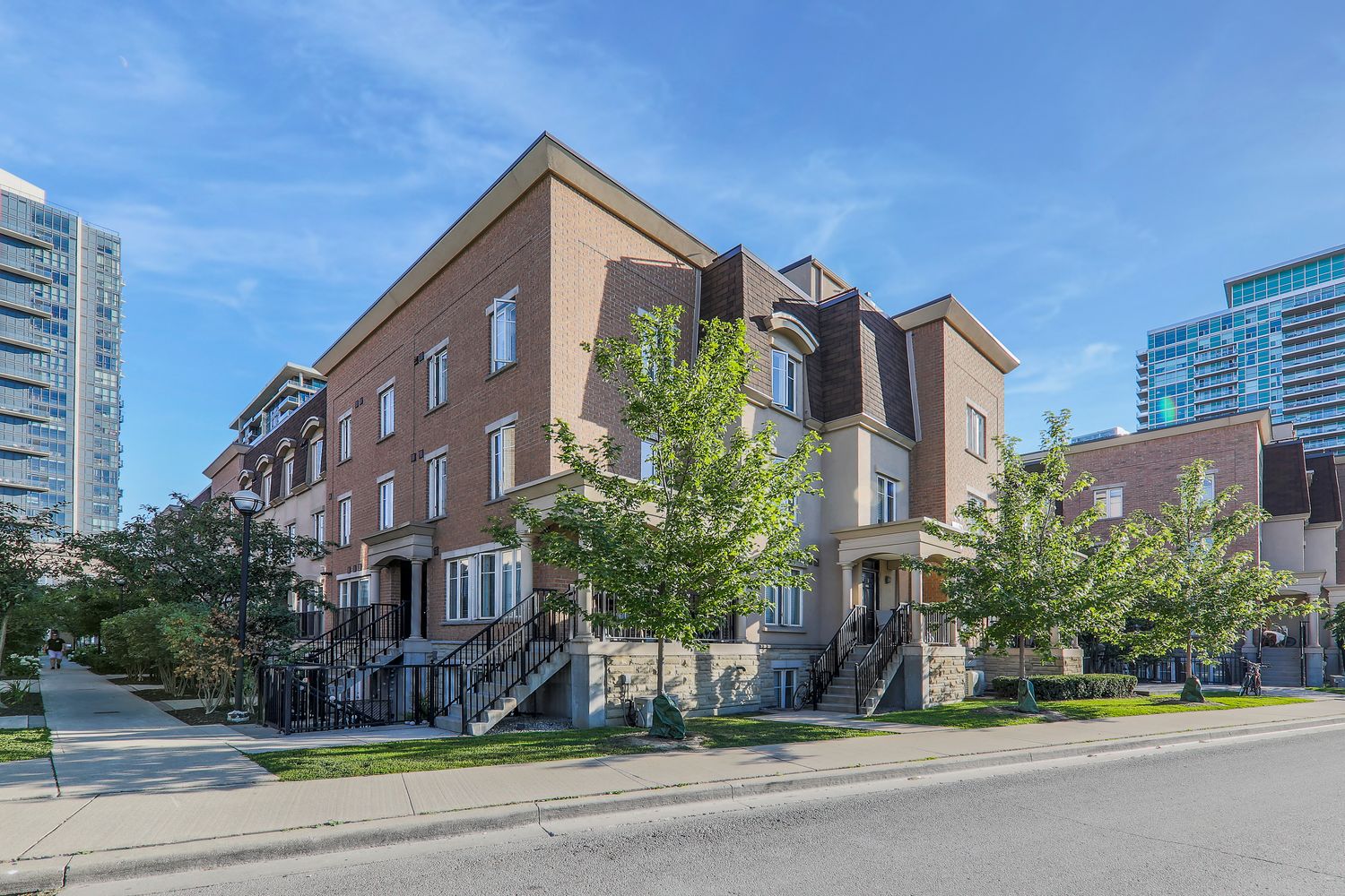 46-54 East Liberty Street. Liberty Village Townhomes is located in  West End, Toronto - image #6 of 11