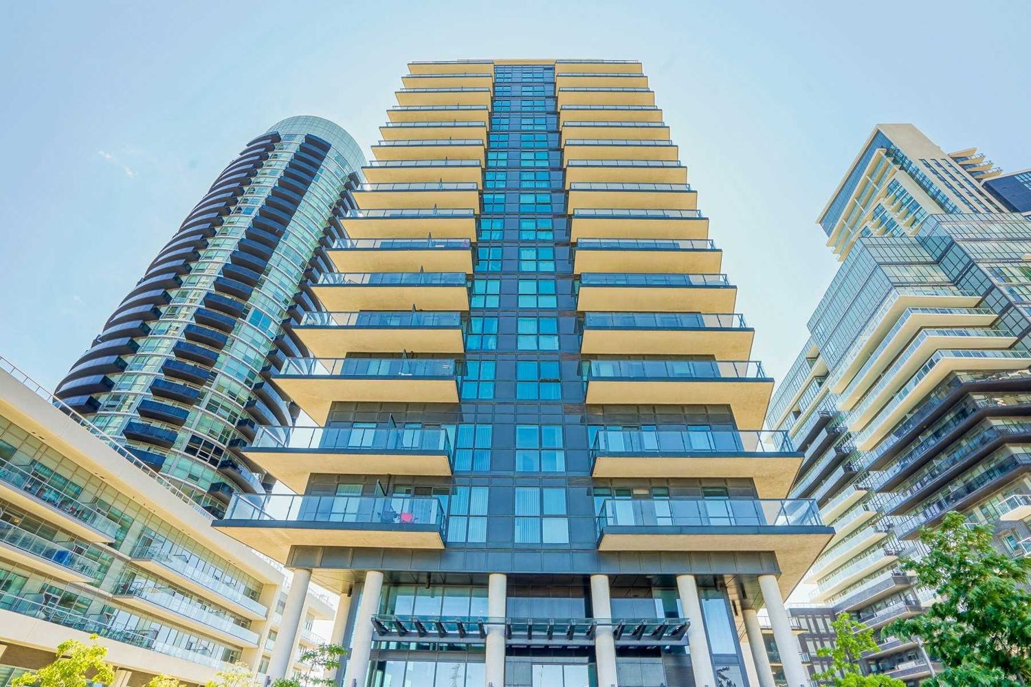 39 Annie Craig Drive. Cove at Waterways Condos  is located in  Etobicoke, Toronto - image #2 of 3