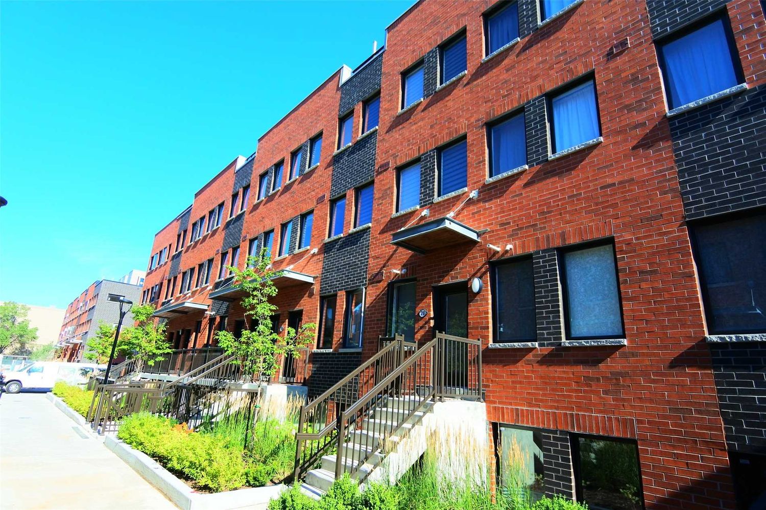871-877 Wilson Avenue. Winston Park Townhomes I is located in  North York, Toronto - image #1 of 2