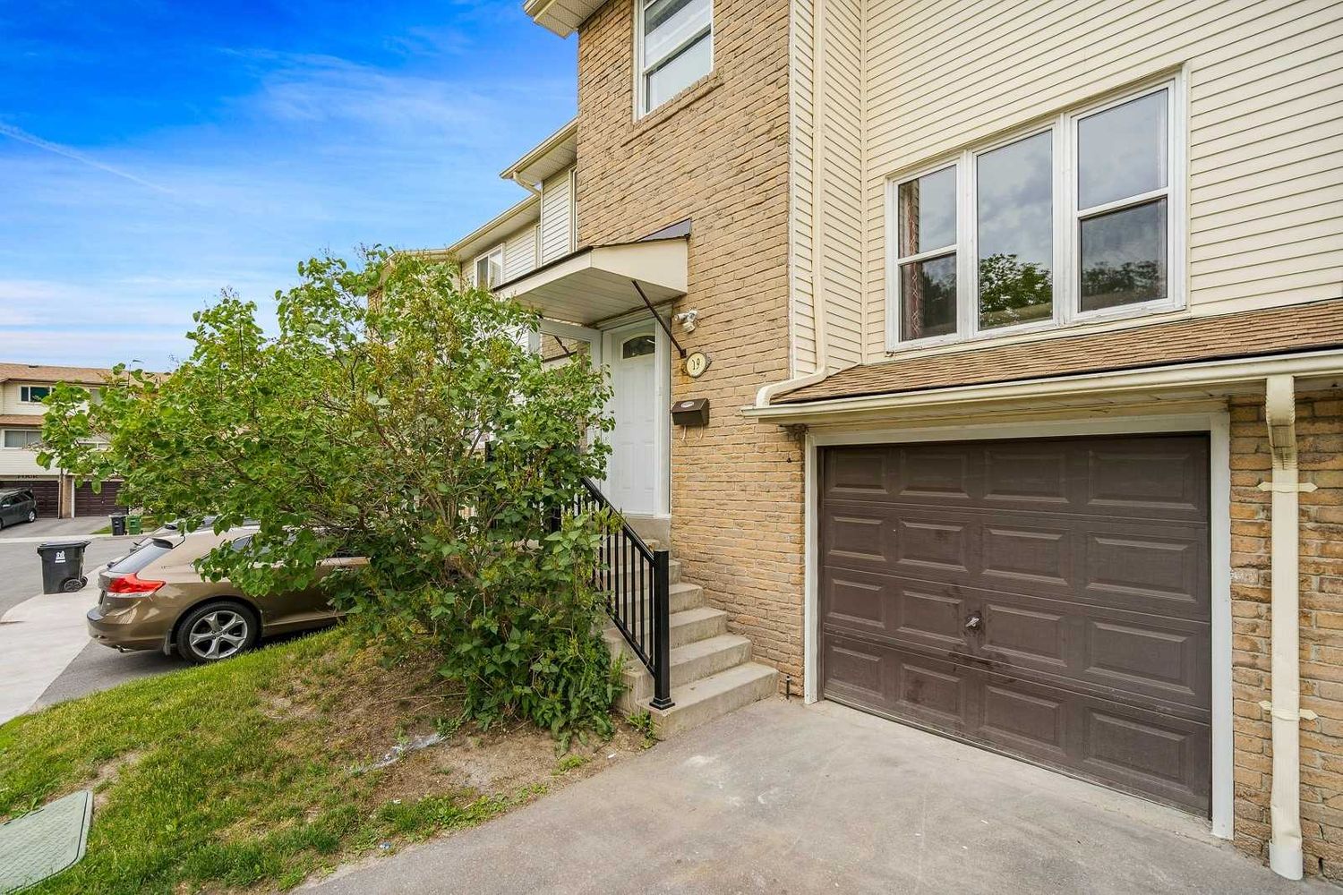 3430 Kingston Road. 3430 Kingston Road Townhomes is located in  Scarborough, Toronto - image #2 of 2