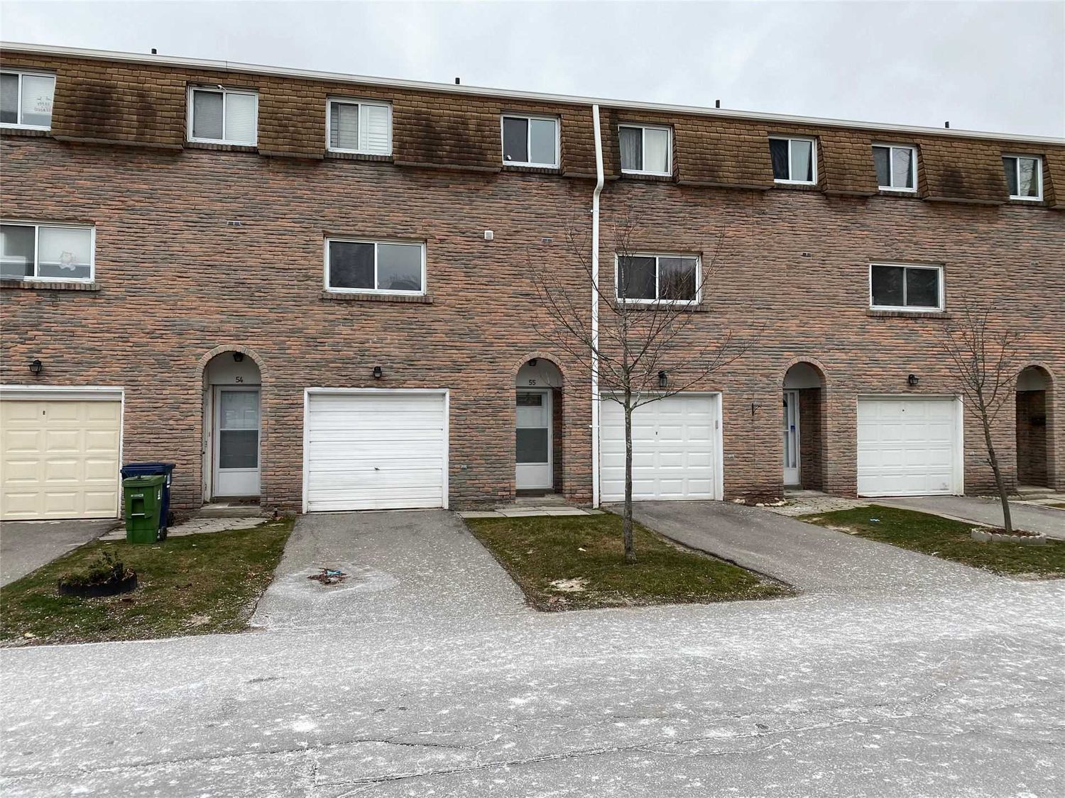 121 Centennial Road. 121 Centennial Road Townhomes is located in  Scarborough, Toronto - image #1 of 3