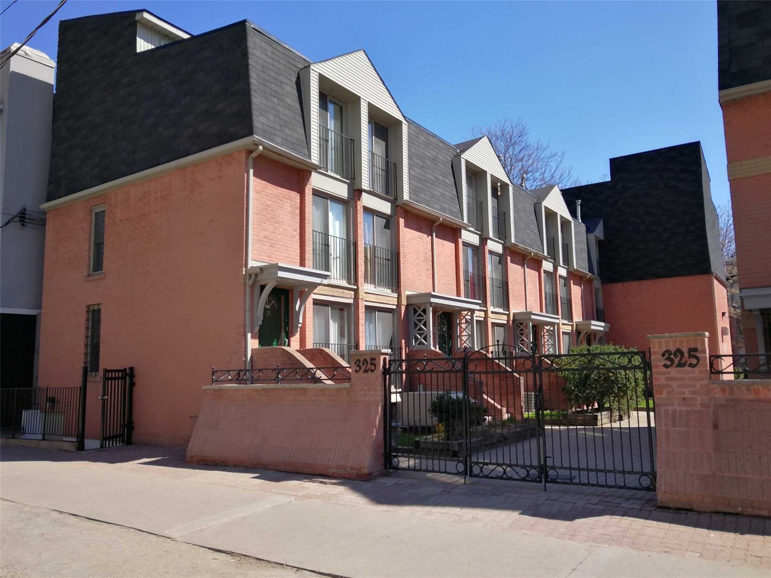 325 Jarvis Street. 325 Jarvis St Townhomes is located in  Downtown, Toronto