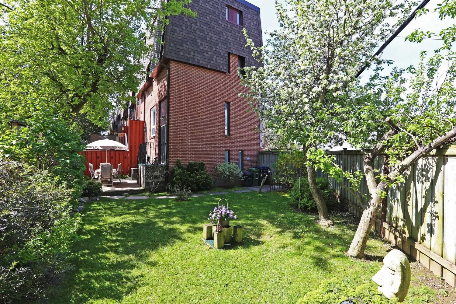 2716 St Clair Avenue E. 2716 St Clair Ave Townhouses is located in  East York, Toronto - image #3 of 3