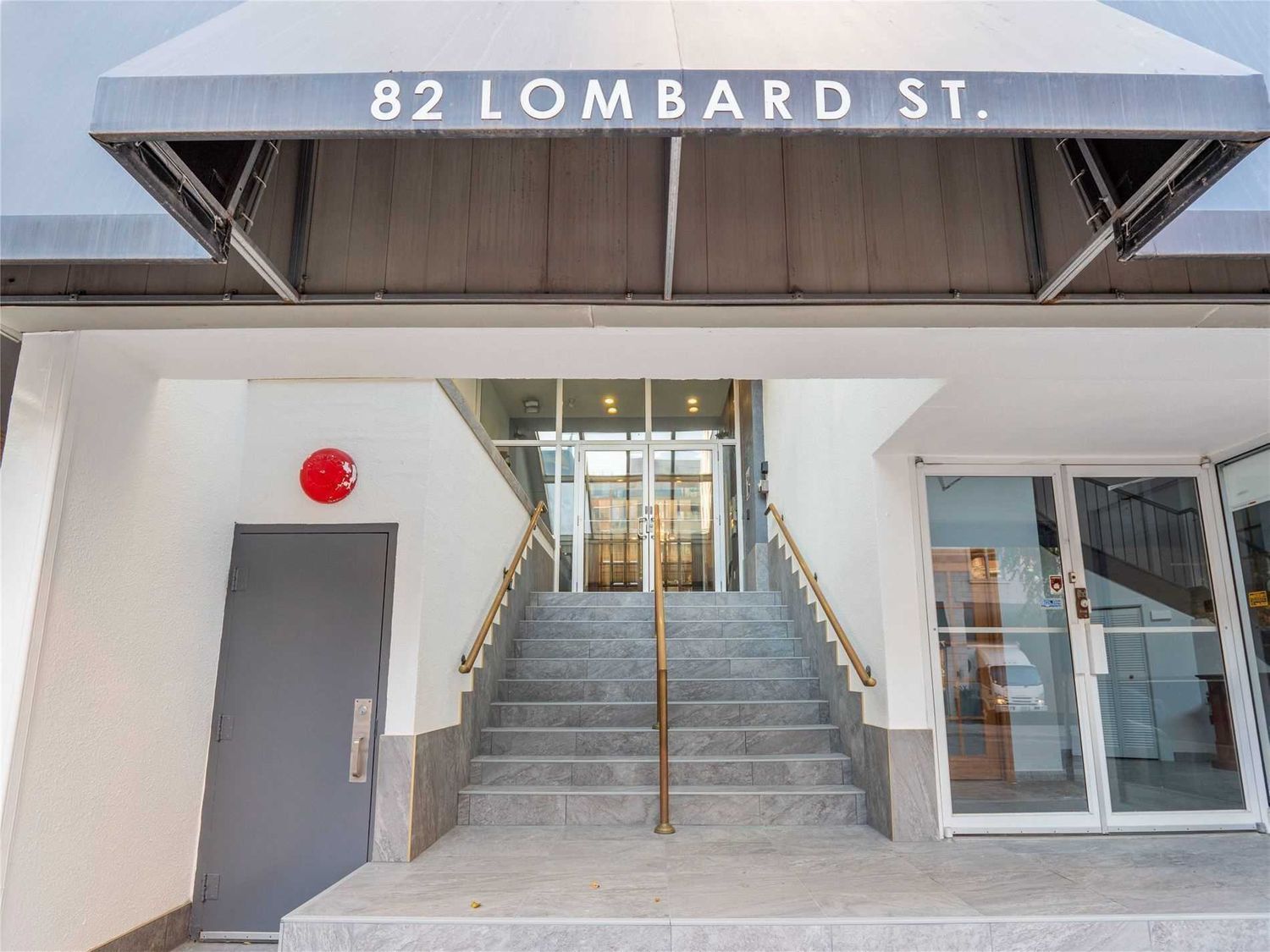 82 Lombard Street. Lombard Court Condos is located in  Downtown, Toronto - image #2 of 3