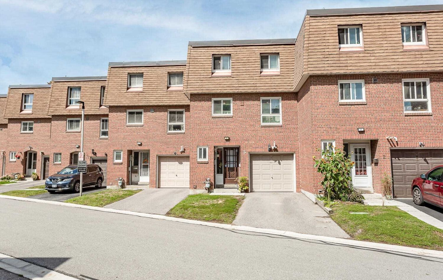 2-90 Crockamhill Drive. Crockamhill Drive Townhomes is located in  Scarborough, Toronto - image #1 of 2