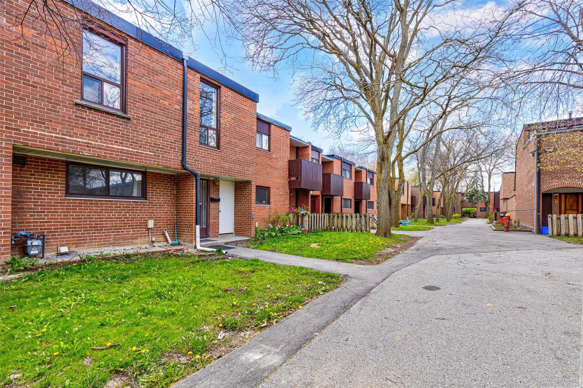 382 Driftwood Ave Driftwood Avenue Townhomes 3 Beds + Den 3 Baths