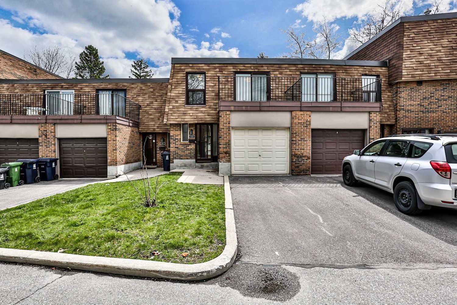 75-283 Huntingdale Boulevard. Huntingdale Boulevard Townhomes is located in  Scarborough, Toronto - image #2 of 2