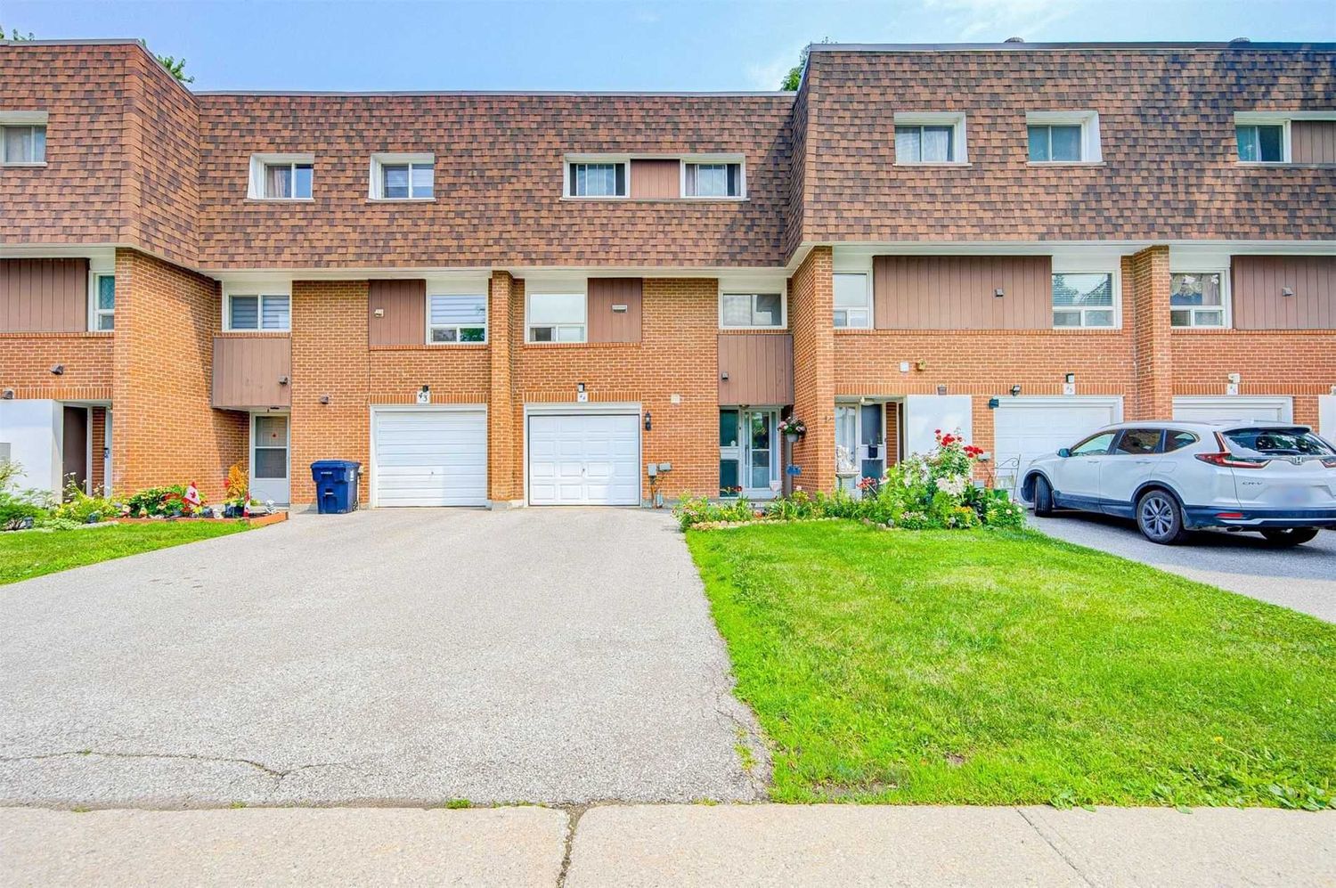 1667-1673 Albion Road. Albion Road Townhomes is located in  Etobicoke, Toronto - image #1 of 2