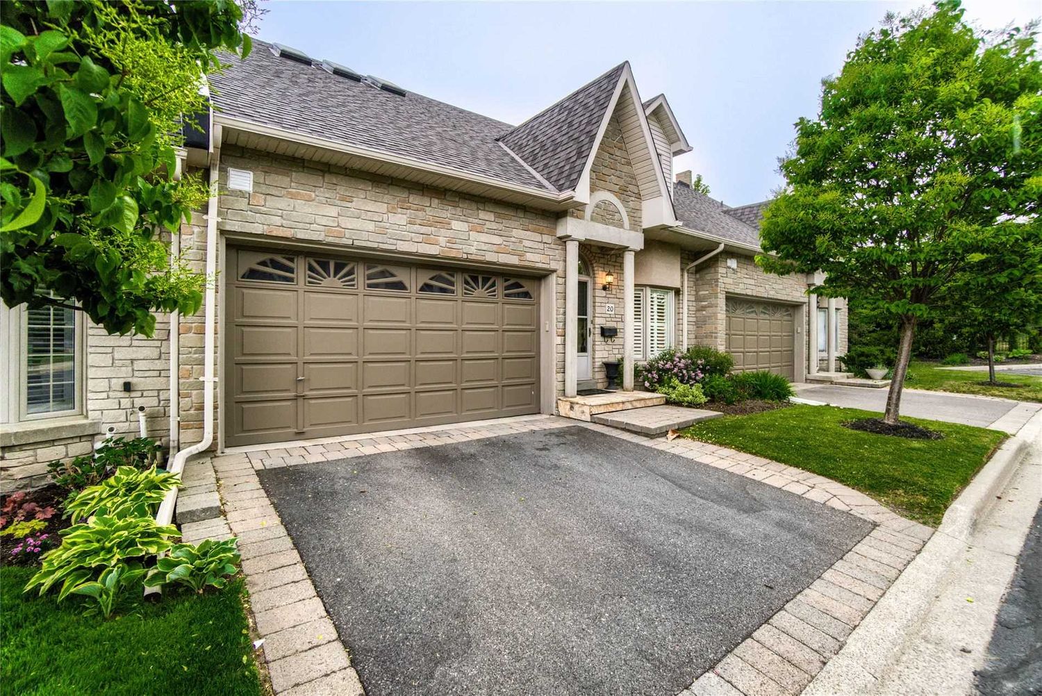 1010 Cristina Court. The Cottages of Turtle Creek Townhomes is located in  Mississauga, Toronto - image #1 of 2