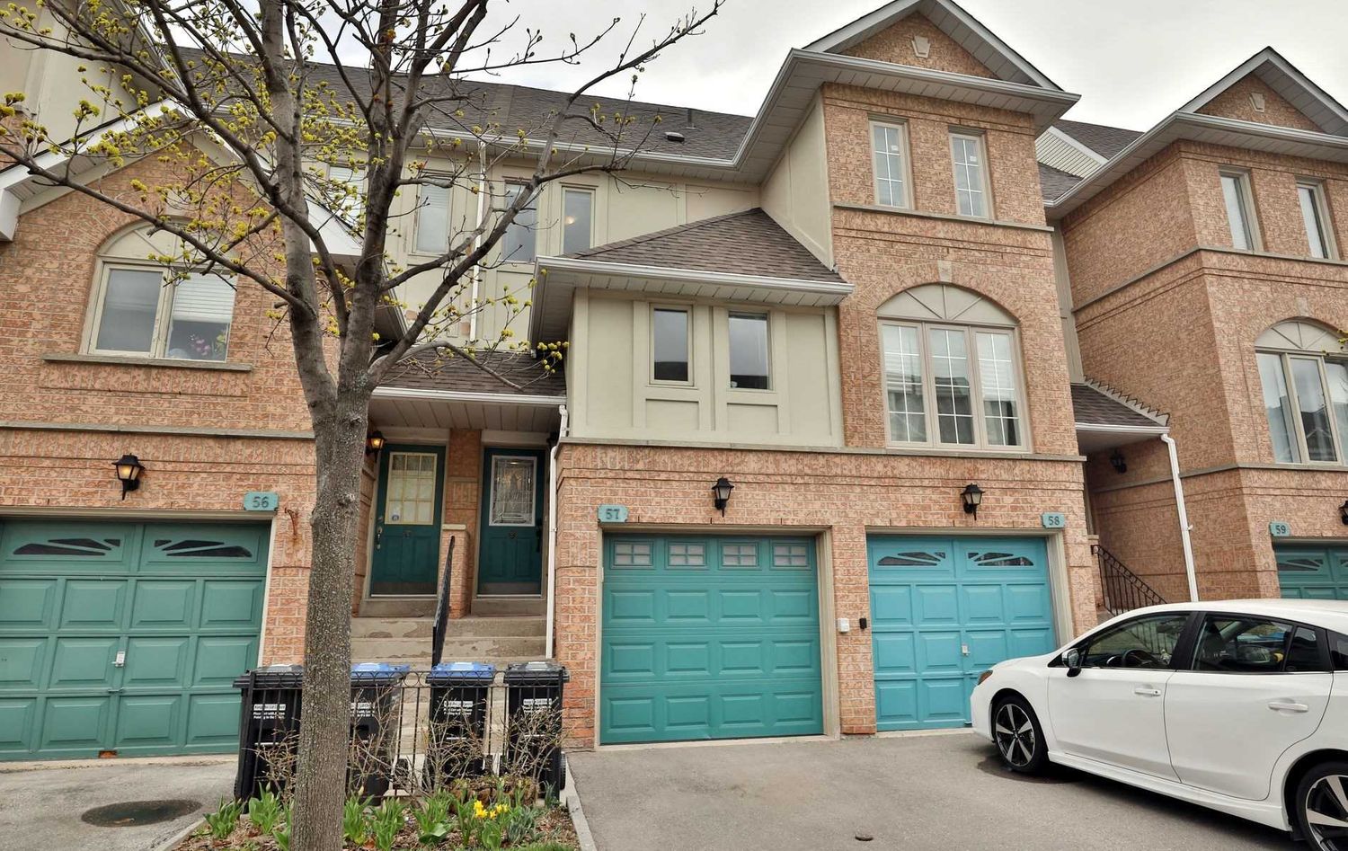 1050 Bristol Road W. 1050 Bristol Road Townhomes is located in  Mississauga, Toronto - image #1 of 2