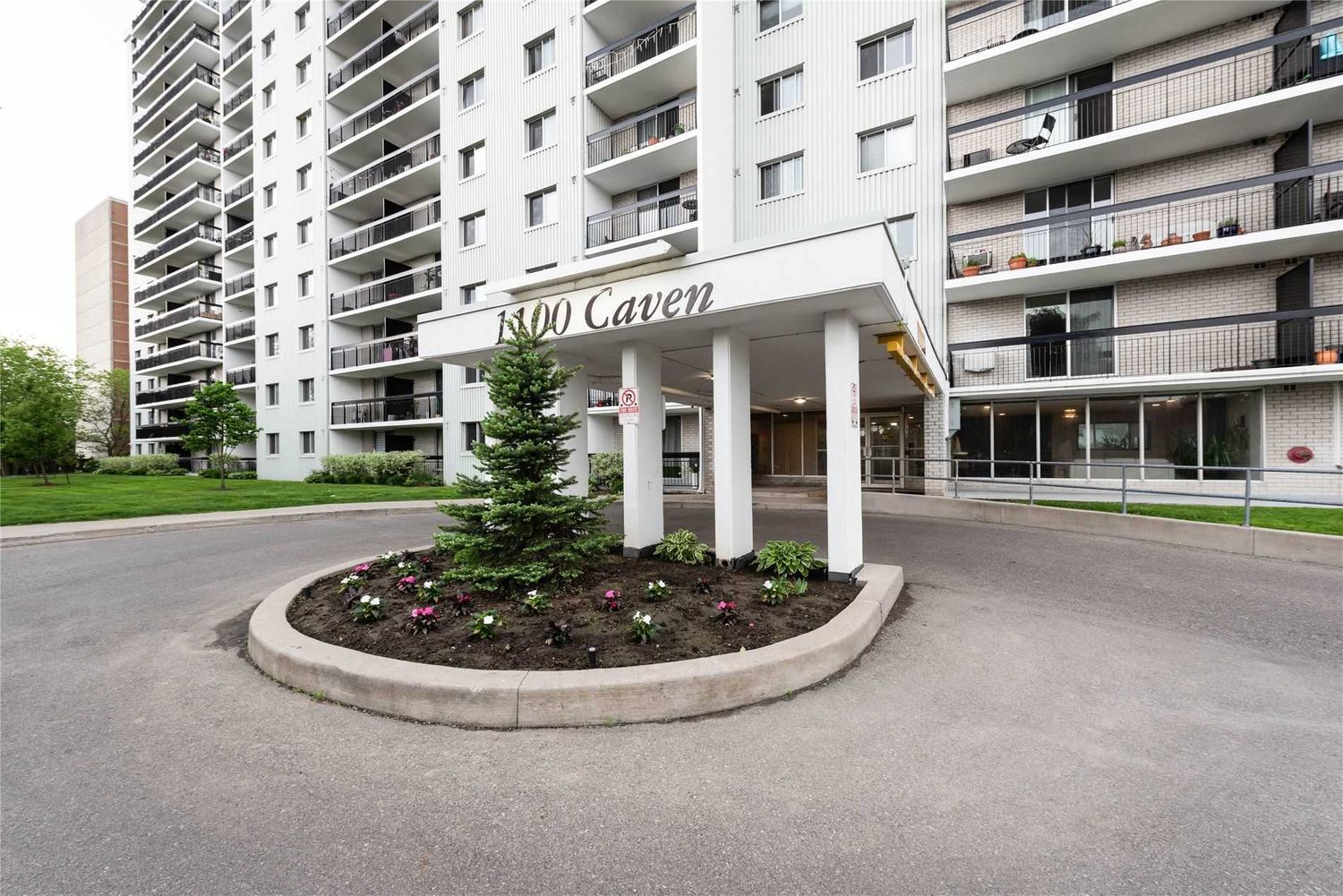 1100 Caven Street. 1100 Caven Condos is located in  Mississauga, Toronto - image #2 of 3