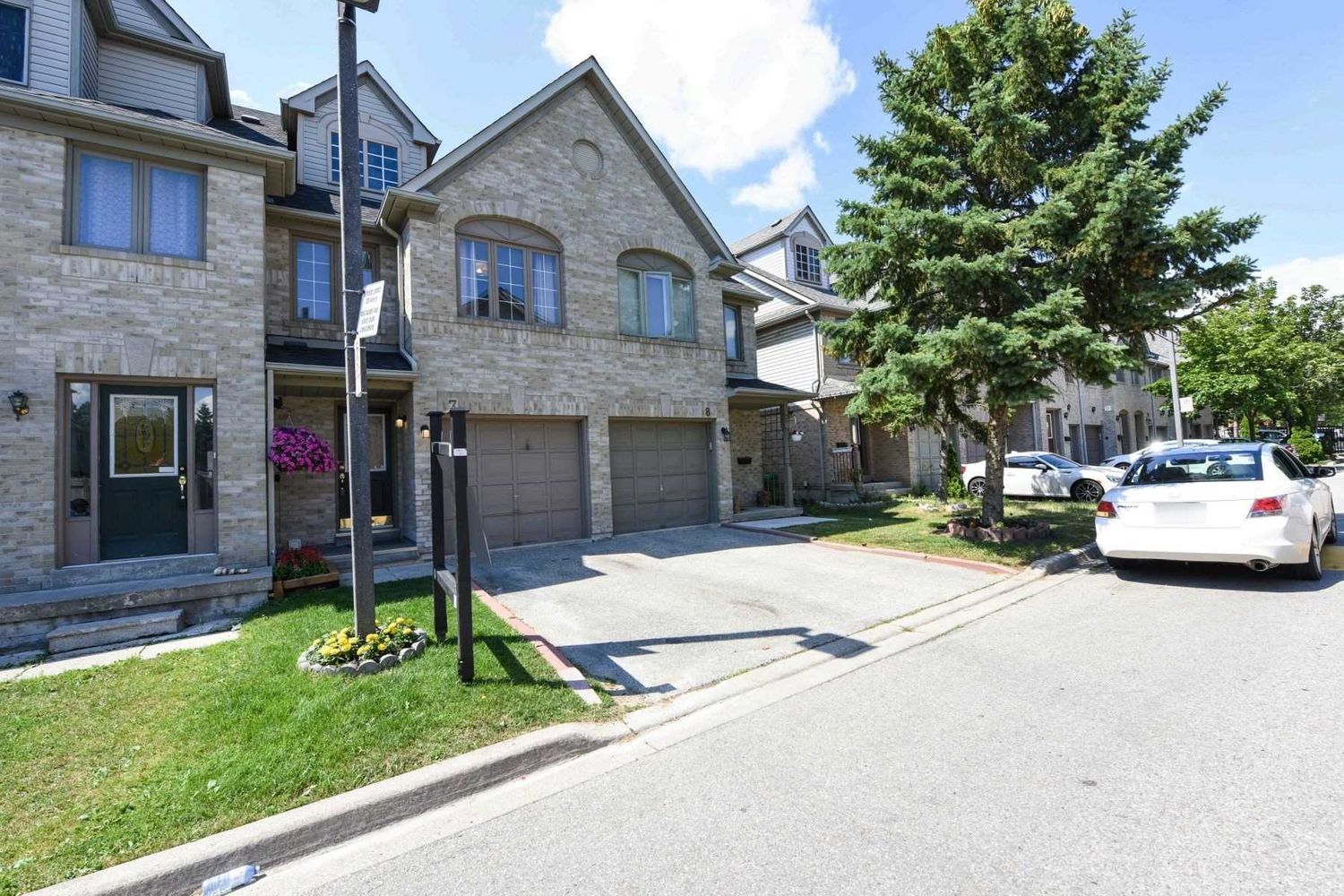 1292 Sherwood Mills Boulevard. 1292 Sherwood Mills Townhomes is located in  Mississauga, Toronto - image #2 of 2