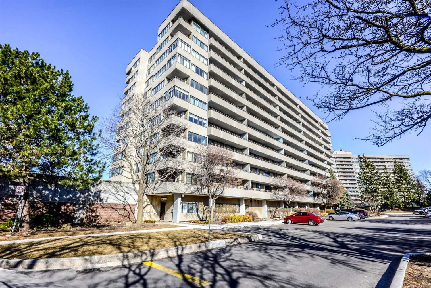 1300 Mississauga Valley Boulevard. 1320 Mississauga Valley Condos is located in  Mississauga, Toronto - image #1 of 2