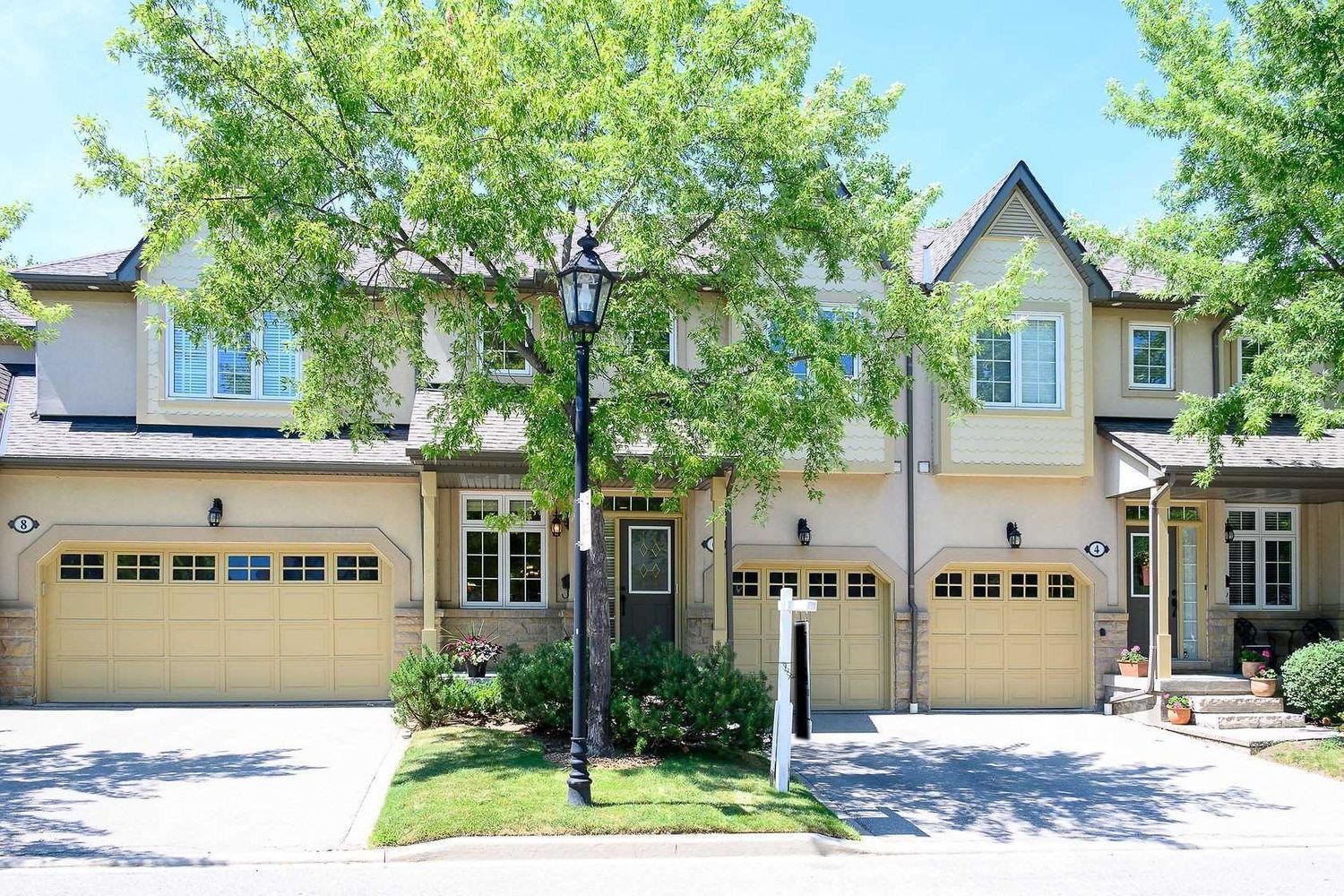 1566-1578 Clarkson Road N. Coventry Lane Townhomes is located in  Mississauga, Toronto - image #2 of 2