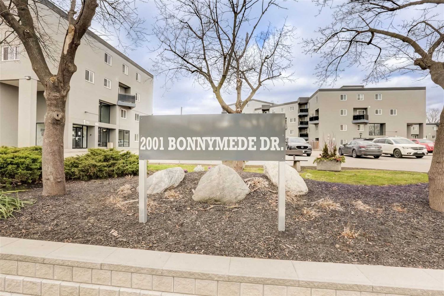 2001 Bonnymede Drive. 2001 Bonnymede Condos is located in  Mississauga, Toronto - image #1 of 2